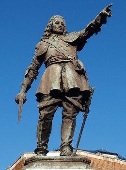 John Hampden statue at Aylesbury