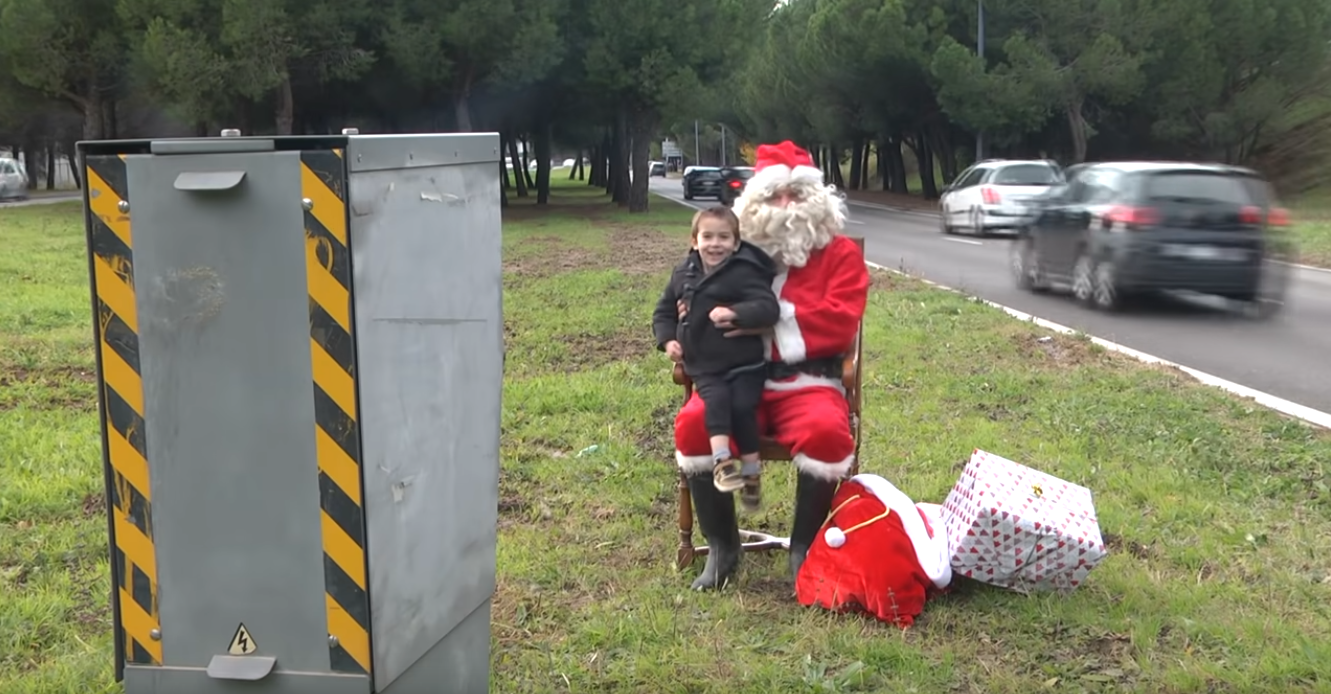 Rémi Gaillard, as Santa Claus, converts a radar ticket camera into a pose-with-Santa photo booth